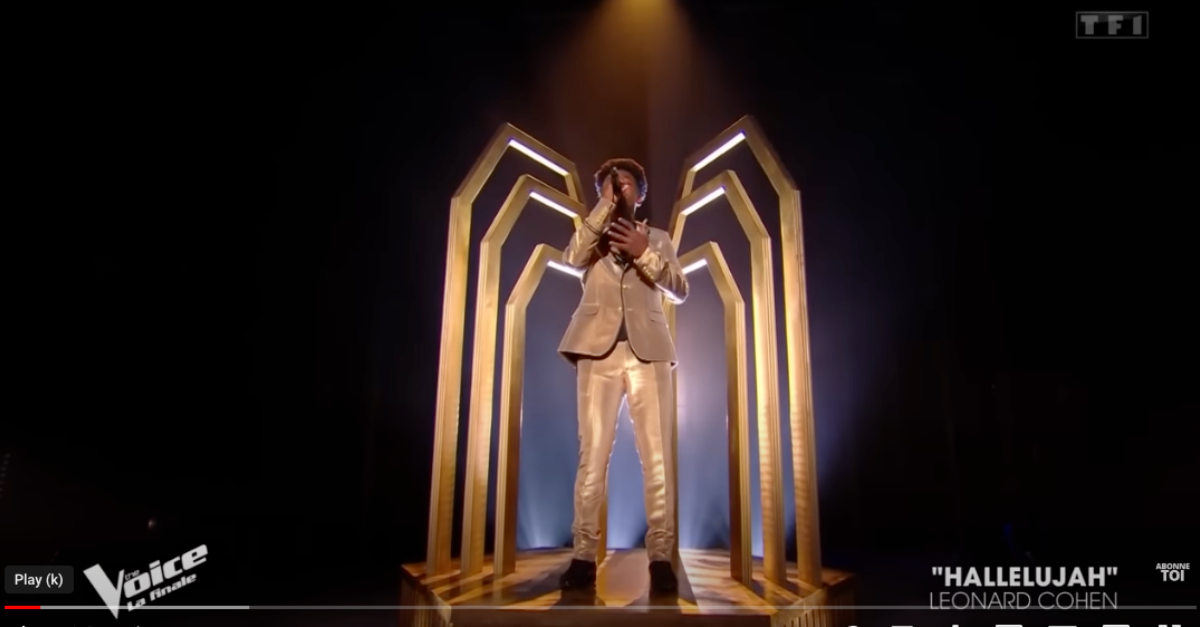 La performance « Hallelujah » du jeune homme sur The Voice remporte une