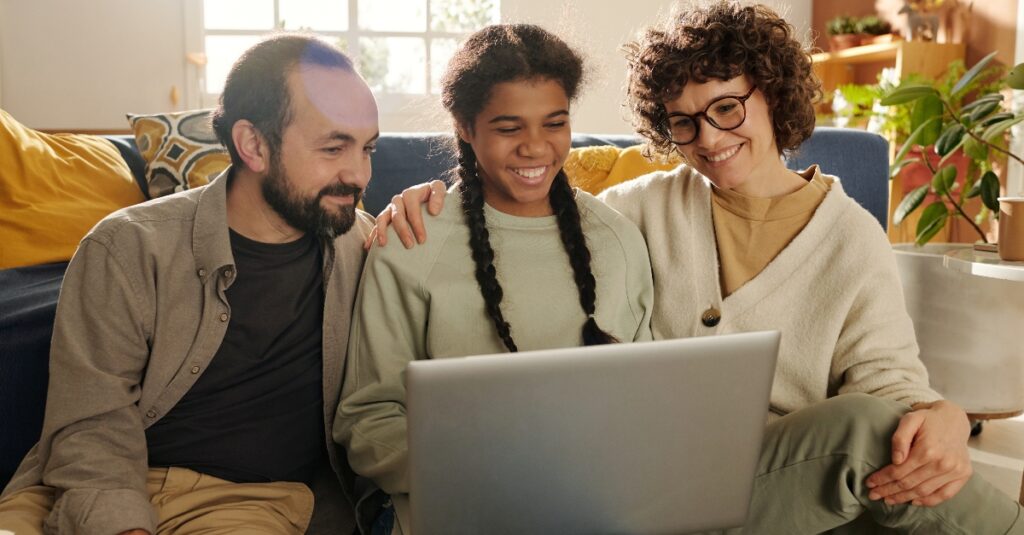 9 façons de protéger vos enfants des choses que la culture laïque s'infiltre