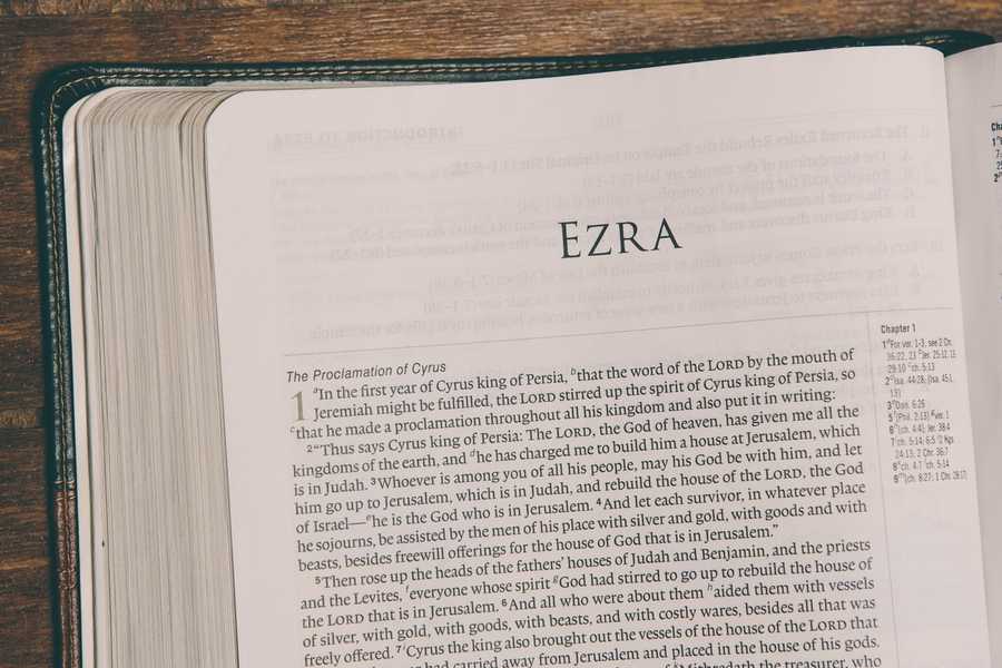 Qui a écrit le livre d’Esdras et quand a-t-il été écrit ?