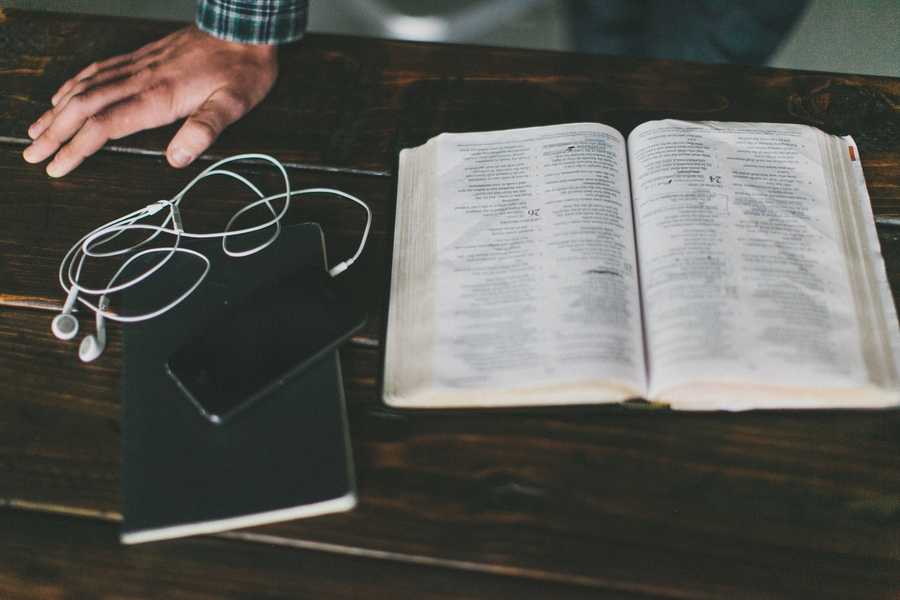 Quelle est la caractérisation des Écritures et comment s'applique-t-elle à l'étude biblique?
