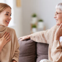 5 façons dont les femmes âgées peuvent être une bénédiction pour les autres