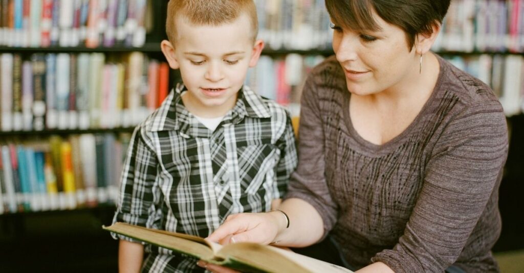 Prière du soir : pour les enseignants, les dirigeants et les soignants