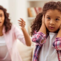 10 façons dont les parents exaspèrent leurs enfants